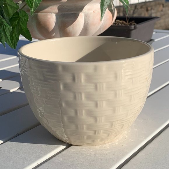 Ceramic Clover Weave Bowl - Picture 4 of 10